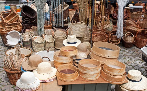 hoeden en mandenmakerij - Foto, afbeelding