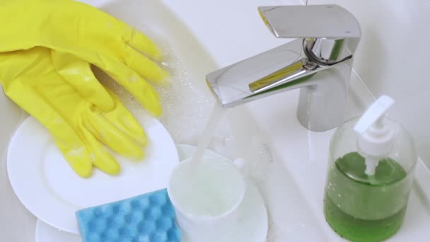 Атрибуты для мытья посуды
 - Кадры, видео