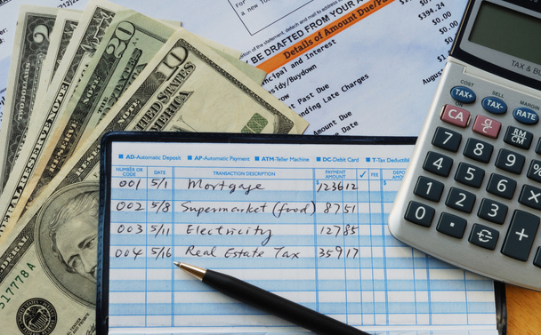 Напишіть деякі чеки для здійснення платежів за побутові витрати
 - Фото, зображення