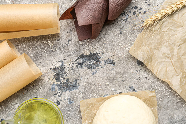 Sütőpapír, tészta és olaj grunge alapon - Fotó, kép