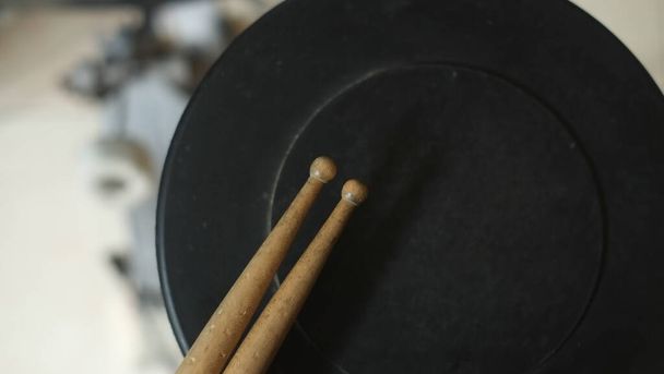 Jeu de tampons de pratique du tambour et bâtons de tambour en bois - Photo, image