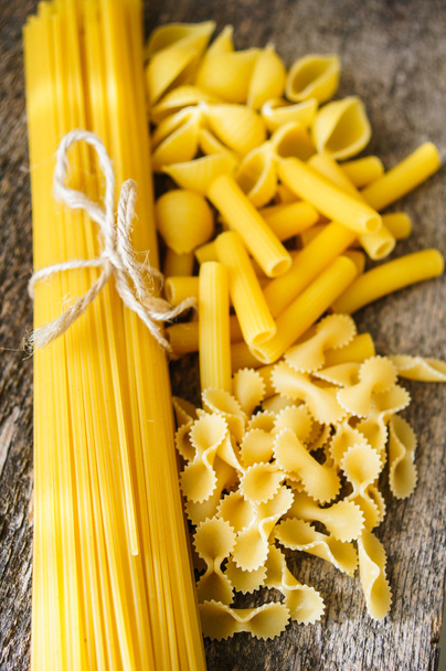 Diferentes tipos de pasta italiana
 - Foto, Imagen
