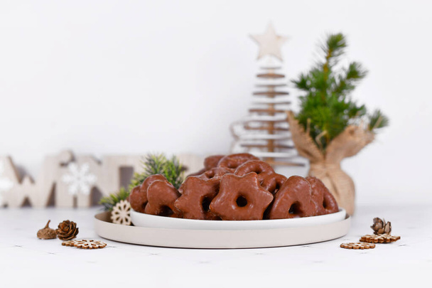 Traditional German glazed gingerbread Christmas cookies called 'Lebkuchen' in various shapes - Foto, Imagen