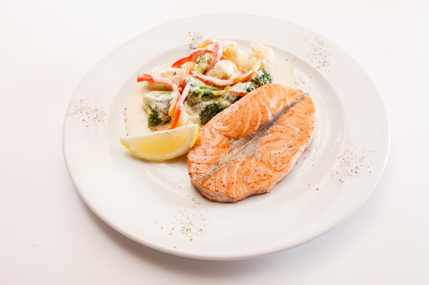 Salmon steak with vegetables - Photo, Image
