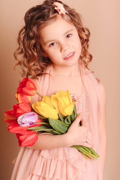 Girl holding red tulips - Zdjęcie, obraz