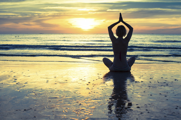 jooga nainen meditoi
 - Valokuva, kuva