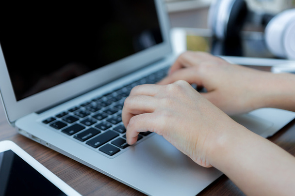 Closeup of business woman hand typing on laptop keyboard - Φωτογραφία, εικόνα