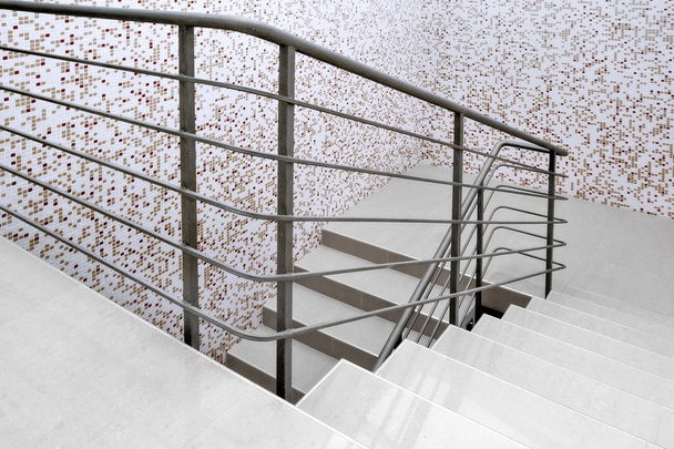 Modern fehér lépcső - Fotó, kép
