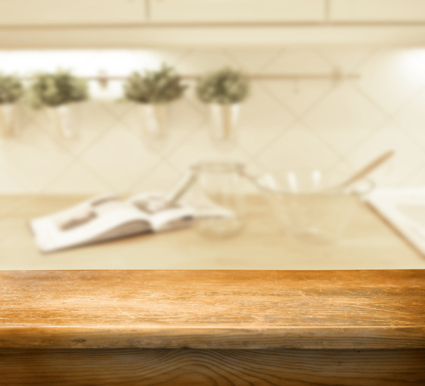 Порожній стіл на кухні
 - Фото, зображення