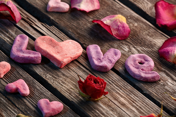 Word Love with rose petals - 写真・画像