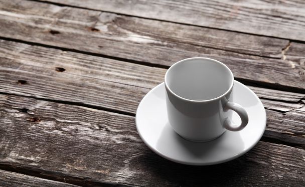 Šálek kávy na dřevěném stole - Fotografie, Obrázek