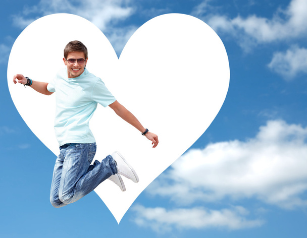 Людина стрибає з білим серцем на фоні
 - Фото, зображення