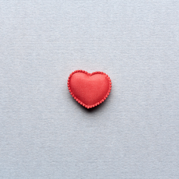 Red satin heart - Foto, afbeelding
