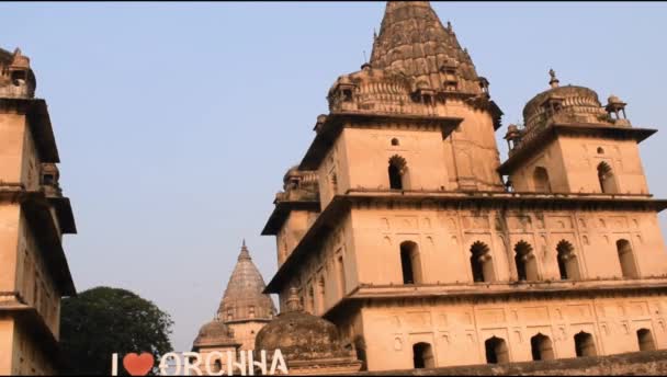 Morgenansicht der Königlichen Zenotaphs Chhatris von Orchha, Madhya Pradesh, Indien, Orchha die verlorene Stadt Indiens, indische archäologische Stätten - Filmmaterial, Video