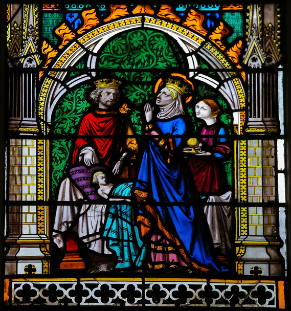 Rey y Reina orando para que su hijo sane - vidrieras en
  - Foto, imagen