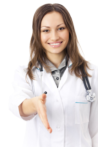 Жінка-лікар дає руку для рукостискання, ізольована на білому
 - Фото, зображення