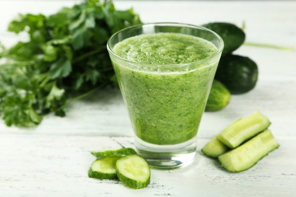 Glass of cucumber juice - Foto, afbeelding