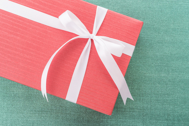Caja de regalo roja
 - Foto, imagen