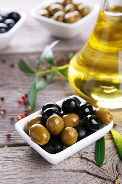 Green and black olives - Foto, imagen