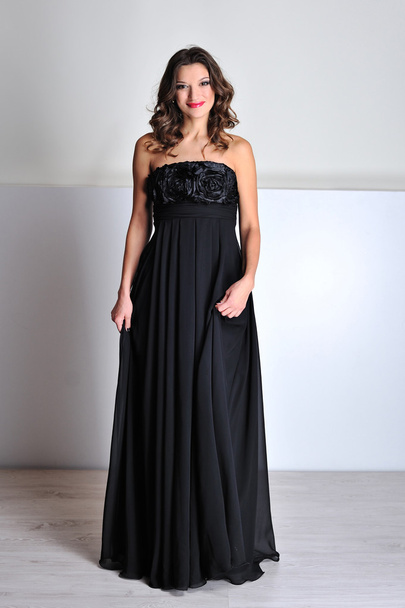 beautiful woman in black evening dress - Foto, afbeelding