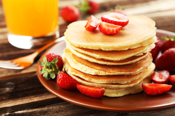 Delicious pancakes with strawberries - Фото, изображение