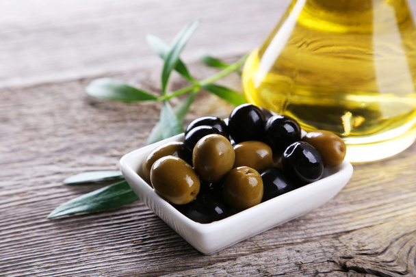 Green and black olives - Foto, immagini