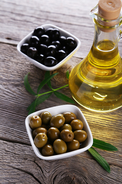 Green and black olives - Fotografie, Obrázek