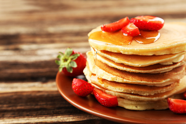 Delicious pancakes with strawberries - Фото, зображення