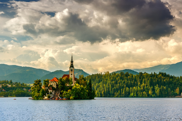 Lake Bled in de zomer - Foto, afbeelding