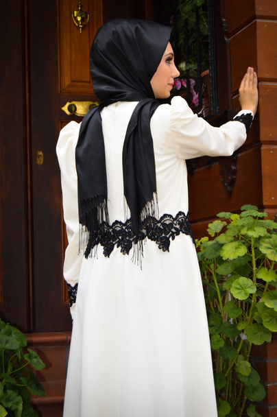 мусульманская молодая женщина - Фото, изображение