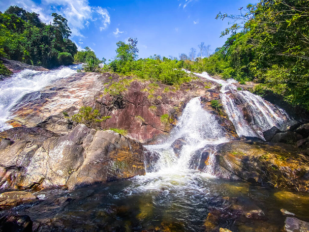 Vodopád Namtok Tone Nga Chang v Hat Yai, Songkhla, Thajsko. Kvalitní fotografie - Fotografie, Obrázek
