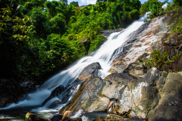 Водопад Намток Тон Нга Чанг в Хат Яй, Сонгкхла, Таиланд. Высокое качество фото - Фото, изображение