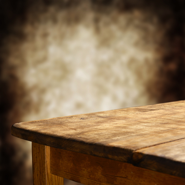 Порожній дерев'яний стіл
 - Фото, зображення