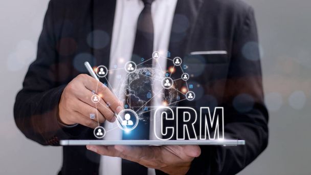 CRM Customer Relationship Management für Business Sales Marketing Systemkonzept präsentiert in futuristischer grafischer Oberfläche der Service-Anwendung zur Unterstützung der CRM-Datenbankanalyse. - Foto, Bild