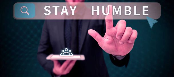 Tekst pokazujący inspirację Stay Humble, Business idea nie dumna ani arogancka Skromność, choć skuteczna - Zdjęcie, obraz