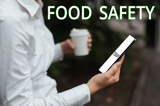 Escribir mostrando texto Seguridad Alimentaria, Concepto Empresarial Condiciones y prácticas que preservan la calidad de los alimentos - Foto, Imagen