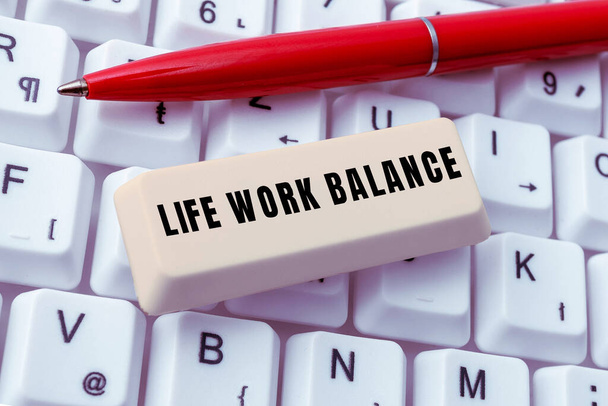 Inspiracja pokazująca znak Life Work Balance, Conceptual stabilności osoba potrzebuje między jego pracy i czasu osobistego - Zdjęcie, obraz