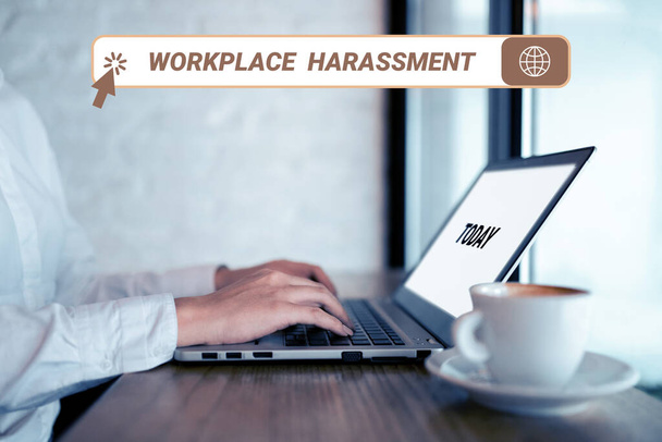 Schild, das Belästigung am Arbeitsplatz anzeigt, Wort, das über die sexuelle Orientierung von Arbeitnehmern nach Geschlecht geschrieben wurde - Foto, Bild