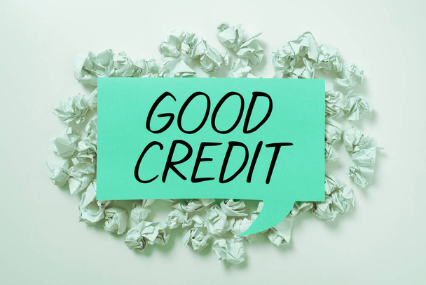 Texto que muestra inspiración Buen crédito, prestatario enfoque de negocio tiene una puntuación de crédito relativamente alta y riesgo de crédito seguro - Foto, Imagen