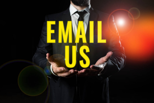 Texte source d'inspiration Email Us, Business concept Envoyer un message publicitaire à un groupe de personnes utilisant le courrier - Photo, image