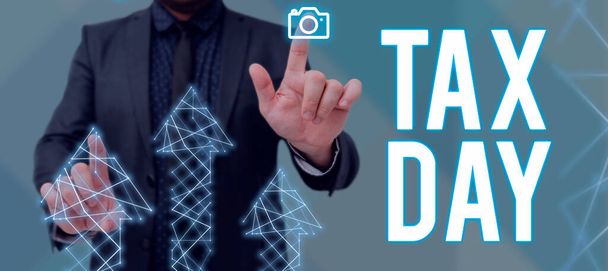 Conceptual display Tax Day, Word Wpisany na potocznym terminem na czas, w którym poszczególne deklaracje podatku dochodowego - Zdjęcie, obraz