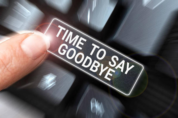 Textschild mit Time To Say Goodbye, Internet Concept Bidding Farewell So Long See You Till we meet again - Foto, Bild