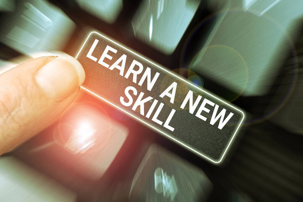 Bildunterschrift: Lernen Sie eine neue Fähigkeit, Geschäftsidee Erwerb von Wissen durch Studienerfahrung gelehrt - Foto, Bild