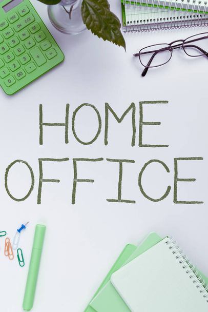 Käsin kirjoittaminen merkki Home Office, liikeidea tilaa nimetty henkilöiden asuinpaikka virallista liiketoimintaa - Valokuva, kuva