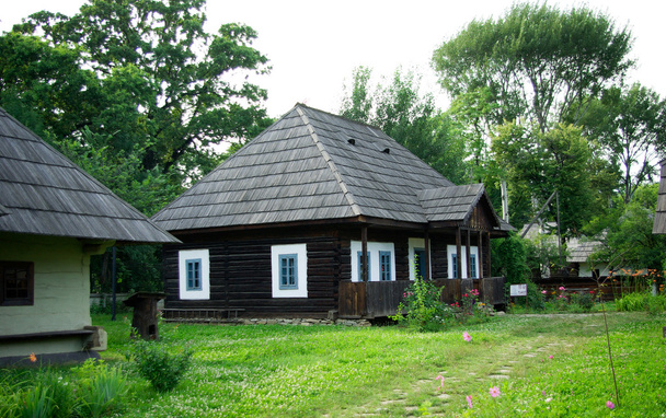 ルーマニアの伝統的な家. - 写真・画像