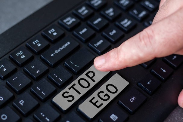 Hand writing sign Stop Ego, Λέξη για τον έλεγχο εμμονή σας για μια απόφαση ή ένα γεγονός ή οτιδήποτε - Φωτογραφία, εικόνα