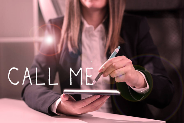 記号を示すインスピレーション｜Call Me, Concept意味電話で何かについて話すためのコミュニケーションを求める - 写真・画像