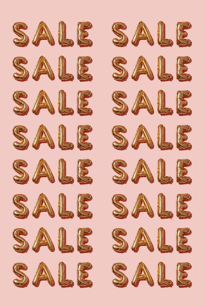 деякі золоті кулі у формі букви слово продаж повторюється кілька разів на рожевому фоні
 - Фото, зображення