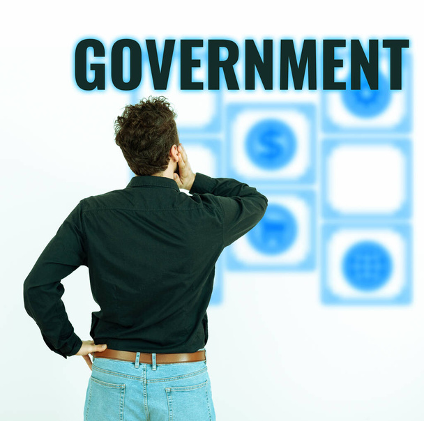 Handschriftlicher Text Regierung, Geschäftsübersicht Gruppe von Personen mit Befugnissen zum Regieren staatlicher Unternehmen - Foto, Bild