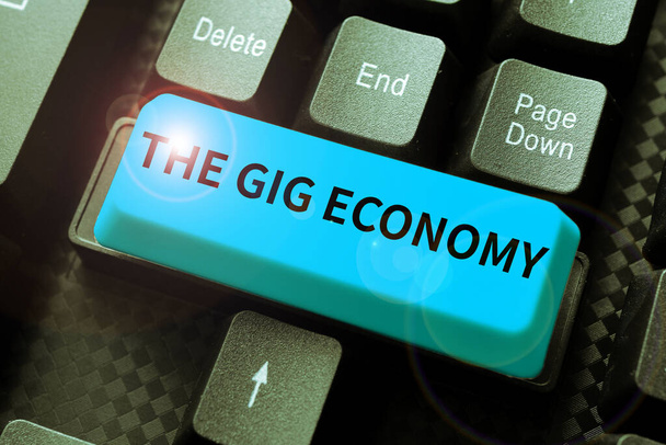 Inspiráló szöveg The Gig Economy, Business approach Rövid távú szerződések piaca szabadúszó munka ideiglenes - Fotó, kép